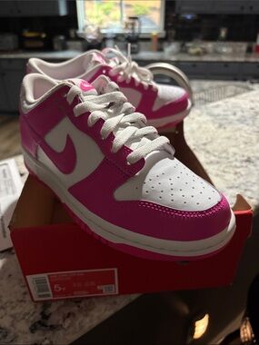 Nike Low top dunks in White & Bright Pink